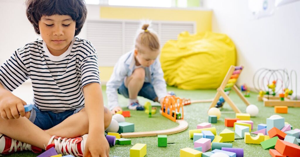 5歳以上の園児がトランポリンを使って運動プログラムに参加している様子。楽しみながら体力を養う保育園の一場面。