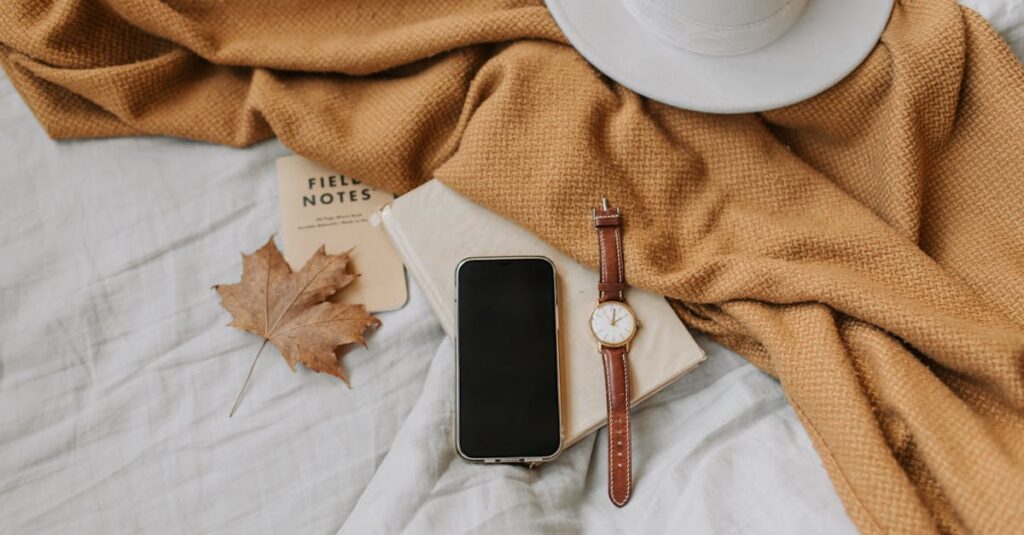 保育園の屋内と屋外に設置されたトランポリンを比較する様子