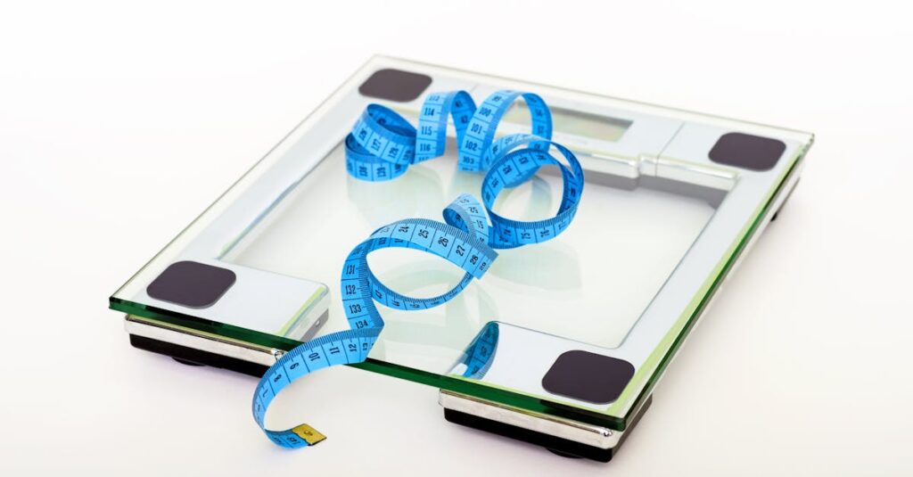 トランポリンダイエットだけでは効果が出ず、食生活や睡眠も重要だと気づいた人の様子。