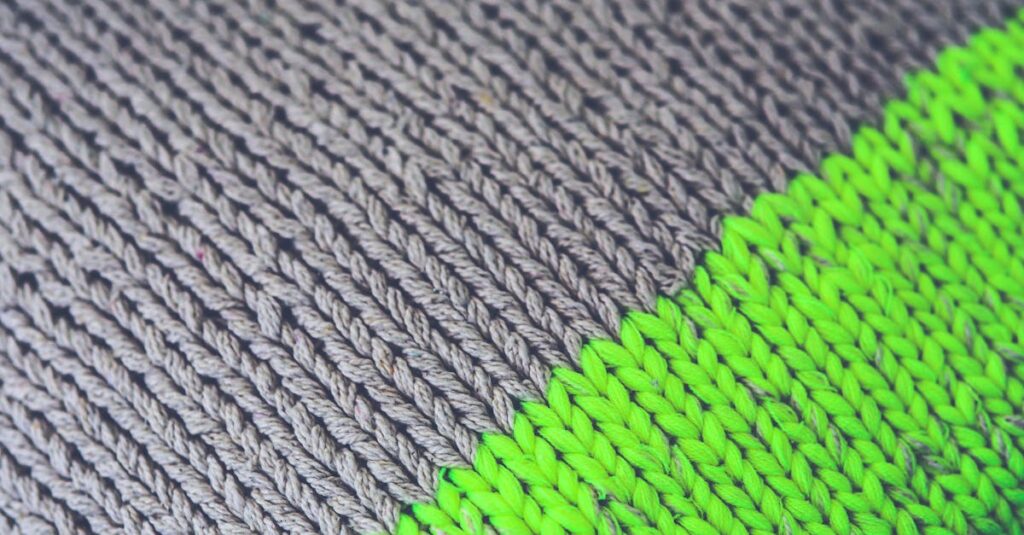 防音対策に失敗し後悔する家族のイメージ