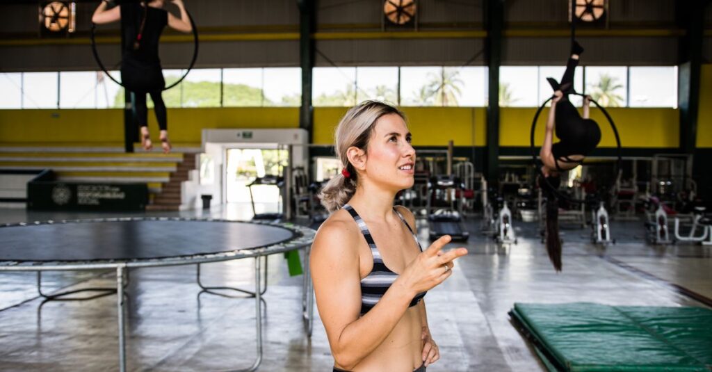 トランポリンダイエットで継続的に運動を続けて効果を出している人のイメージ。運動頻度や食事管理を組み合わせている様子。