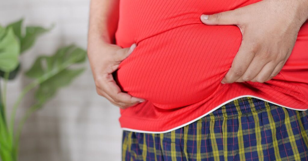 トランポリンで脂肪燃焼を行うダイエット運動のイメージ