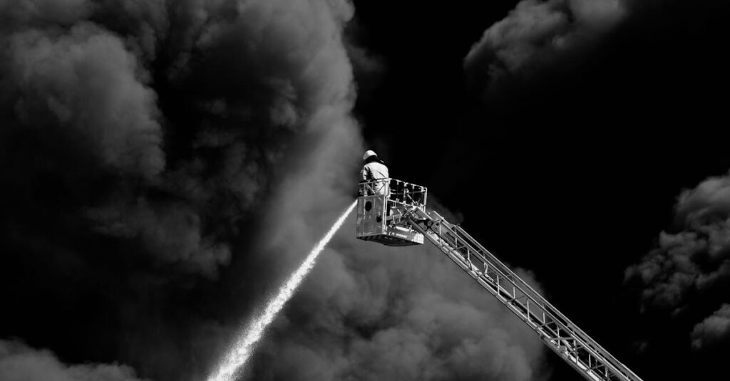 トランポリンにラダーを設置して安全に昇降する子どものイメージ画像