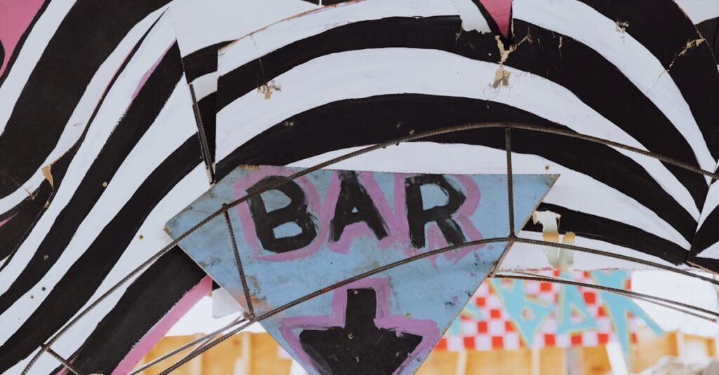 トランポリンのポールにスポンジカバーを取り付ける手順を説明しているイメージ