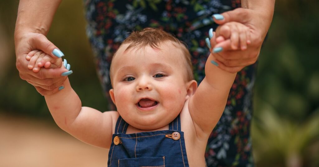トランポリンの先生が子どもの成長を具体的に伝える様子