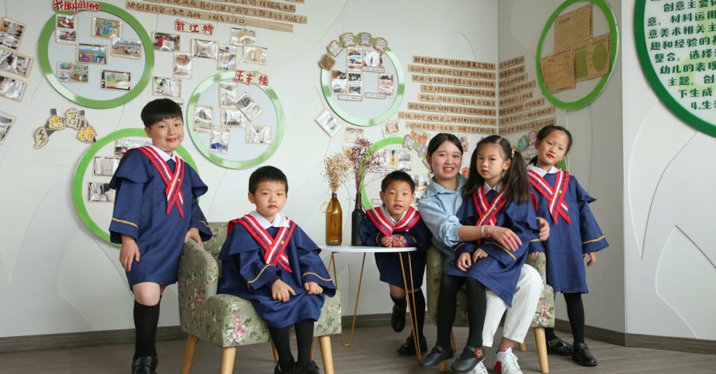 保育園で補助金を活用してトランポリンを設置した成功事例、園児が安全に遊ぶ様子