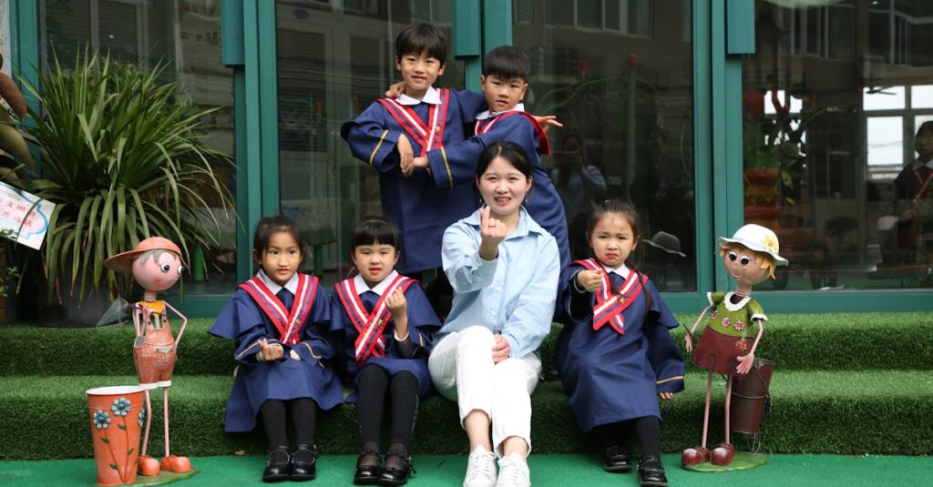 保育園で補助金を活用してトランポリンを設置した成功事例、園児が安全に遊ぶ様子