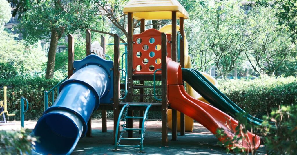 家庭用トランポリンは何歳から安全に使える?子どもの発達段階に合った使い方とリスクの違いを解説
