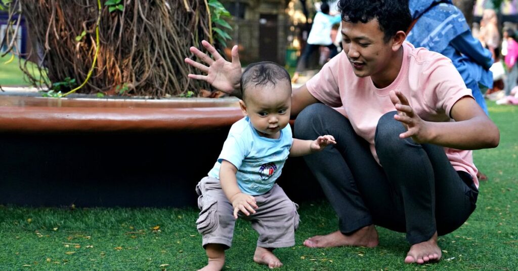 トランポリンの先生が子どもの成長を具体的に伝える様子