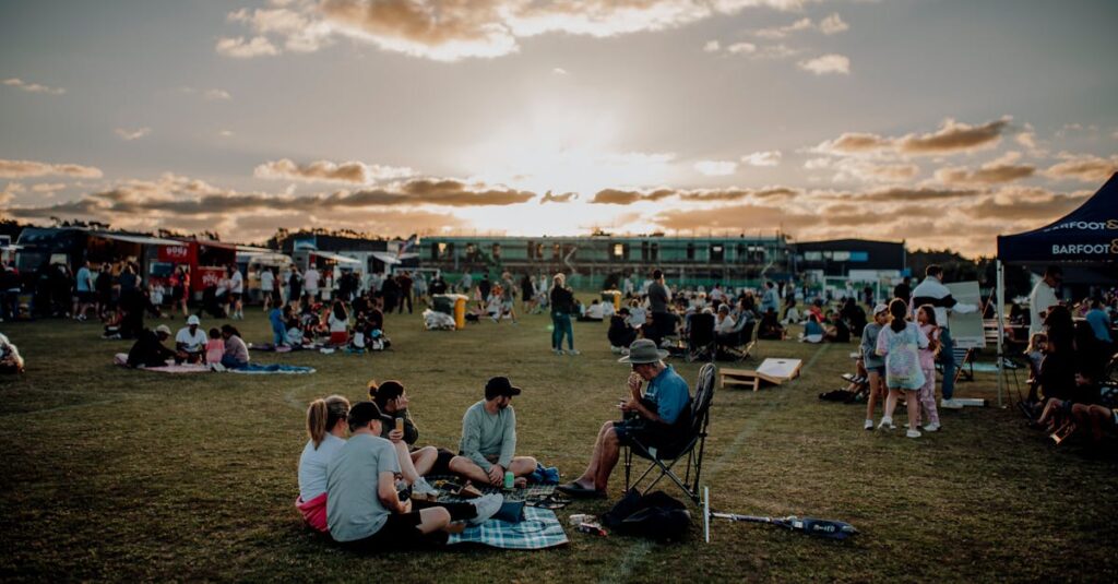 トランポリンパークで子どもや親がQ&A形式で安全に遊ぶ様子。身長・体重制限に関する疑問を解消するイメージ。
