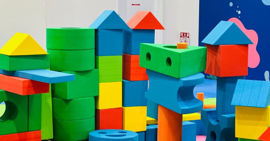 家庭用トランポリンは何歳から安全に使える?子どもの発達段階に合った使い方とリスクの違いを解説