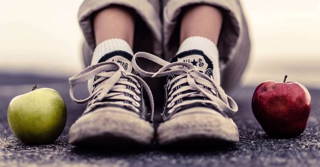 トランポリン運動で膝・腰・足首の負担を減らす正しいフォームのイメージ