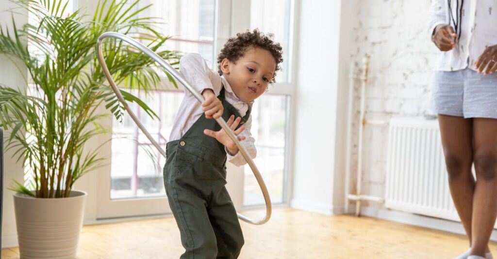 子どもがトランポリンで安全に遊ぶために守るべきルールと親が行うべきサポート法を具体的に解説