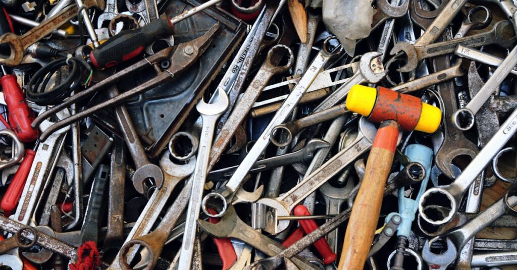 トランポリンネット交換に必要な工具の図解イメージ