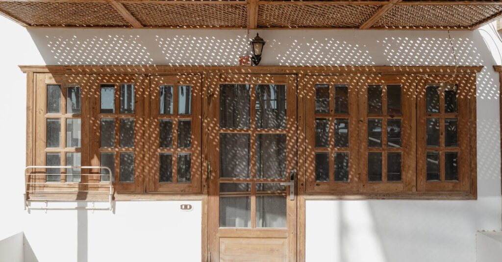 家庭用、ジム用、屋外用のトランポリンの種類と特徴を比較した画像