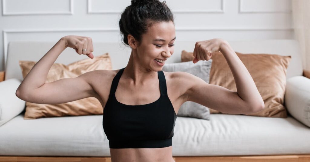 モチベーションを保ちながら自宅でトランポリン運動する女性のイメージ