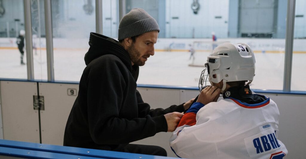 保護者が先生に質問しているトランポリン教室の様子