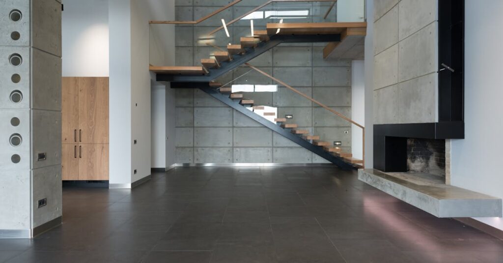 トランポリンネットの外し方と取り付け方を示す写真付き手順イメージ