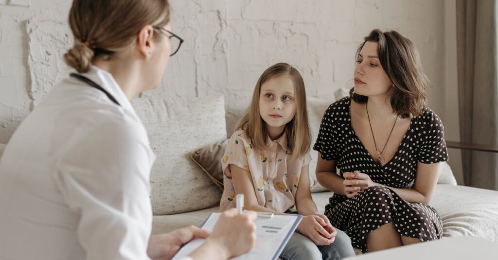 家庭で安全ネット付き室内トランポリンを安全に楽しむ子どもと保護者のイメージ