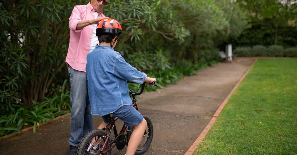 中型～大型トランポリンで家族が屋外で運動を楽しむ様子