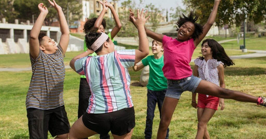 トランポリンを始める最適な年齢と、控えるべき発達状況やリスクの高いケースを詳しく解説