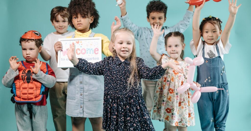 保育園でトランポリン導入前にチェックリストを確認する保育士と園児の様子