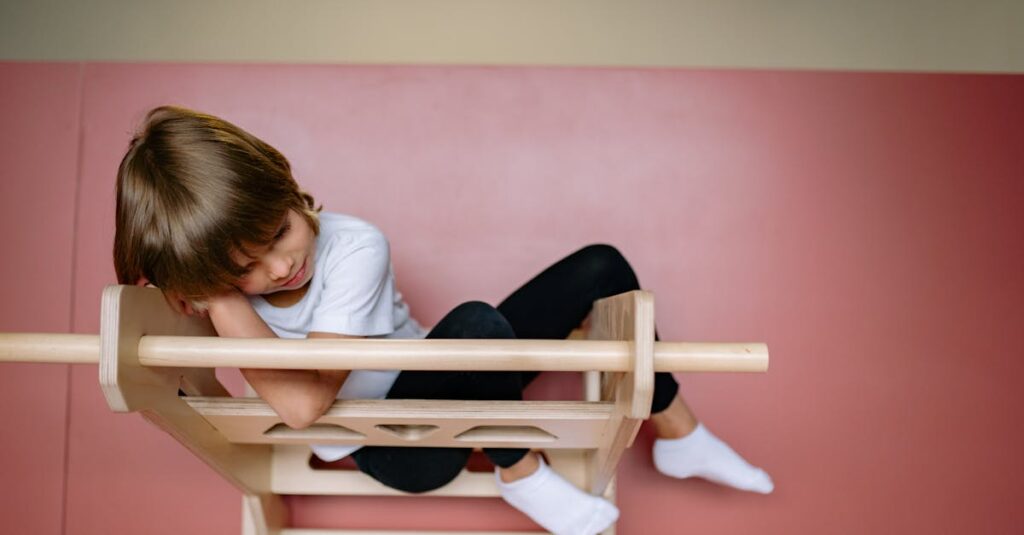 保育園でトランポリンを安全に楽しむ園児たちの様子、運動能力と協調性を育む活動の一環