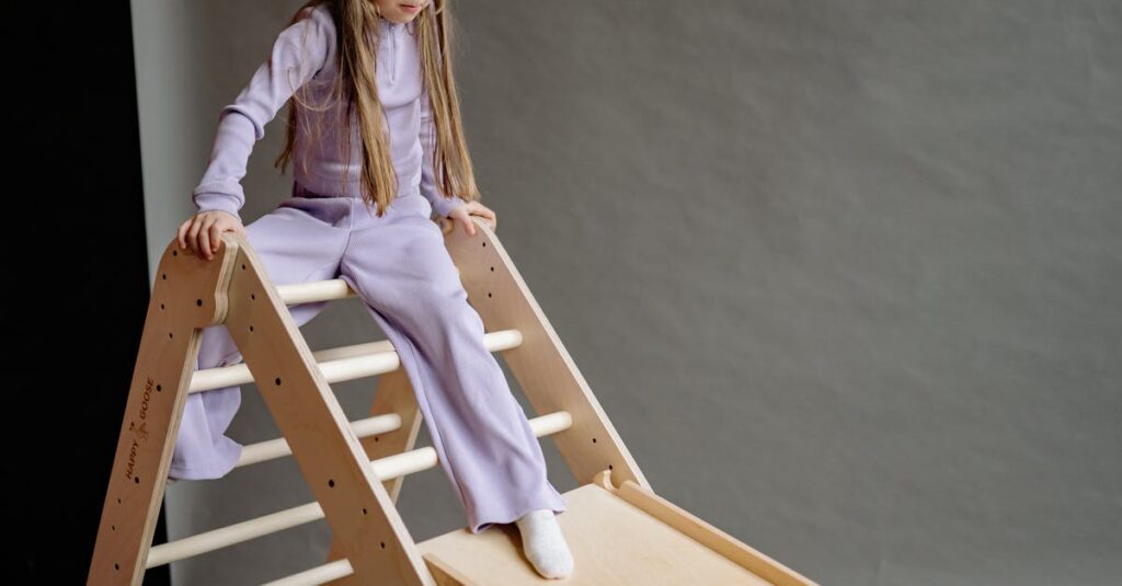 家庭用トランポリンは何歳から安全に使える？子どもの発達段階に合った使い方とリスクの違いを解説