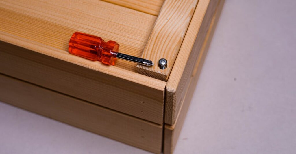 トランポリンネットの小さな穴を補修する応急対応法のイメージ