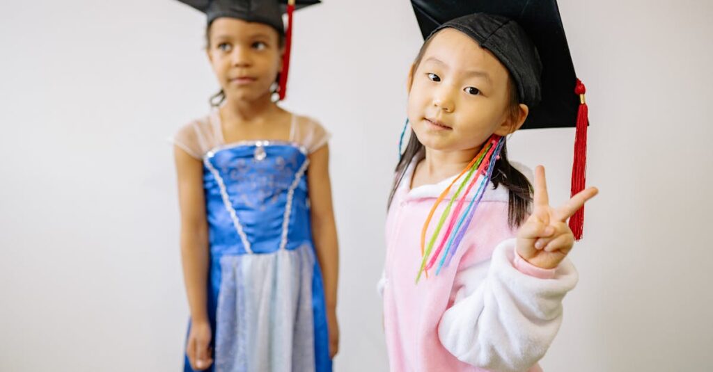 保育園で補助金を活用してトランポリンを設置した成功事例、園児が安全に遊ぶ様子