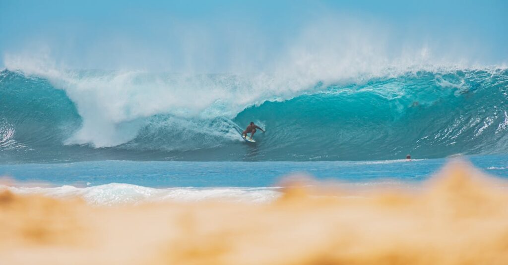トランポリンのポール用スポンジカバーを選んでいる家庭の様子と素材比較イメージ