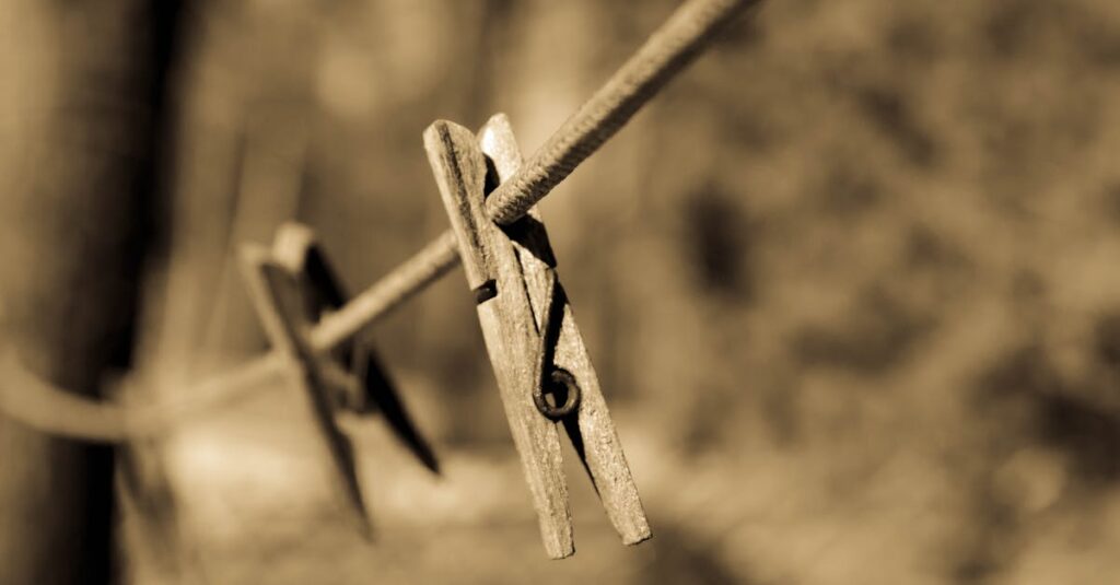 トランポリンネットのバネやロープを簡単に固定するコツのイメージ