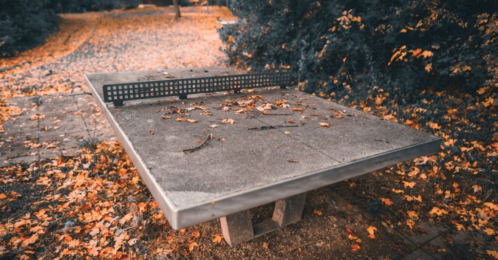 保育園でのトランポリン使用時にマット設置や床補強、使用時間調整などで音トラブルを防ぐ様子を示すイメージ。